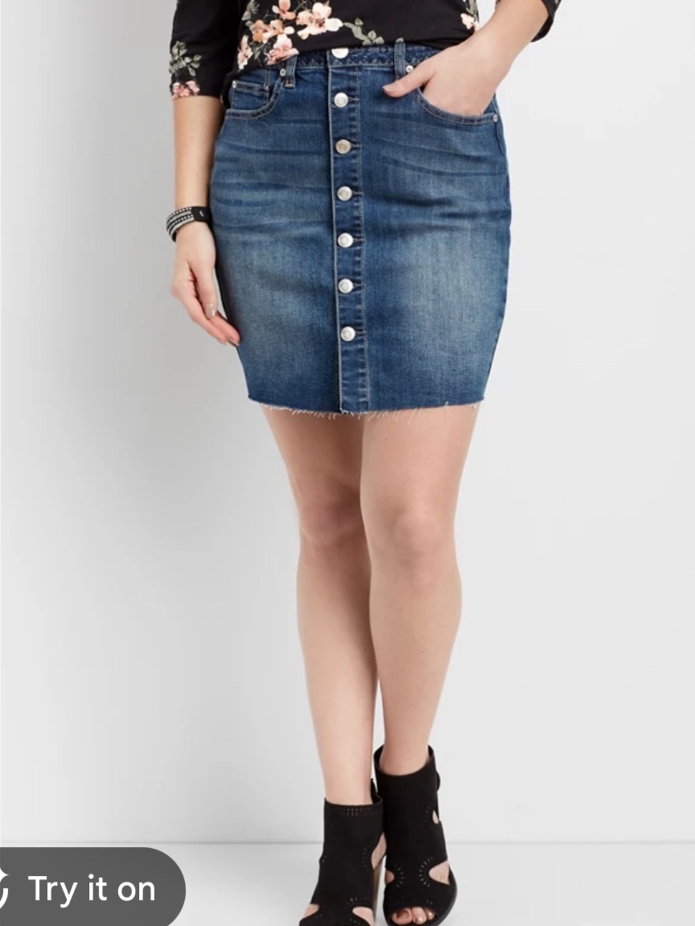 Maurices Button-Front Denim Mini Skirt. Size 5/6.